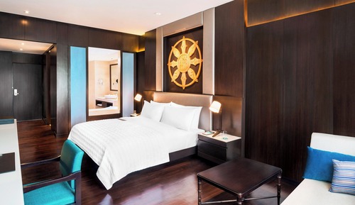 Classic Room, 1 King Bed with Sofa bed, Mountain View