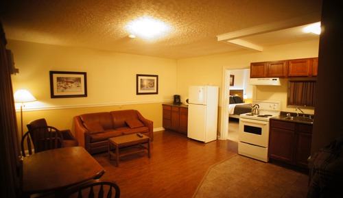 Suite, 1 Queen Bed, Non Smoking, Kitchen