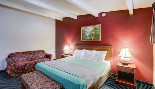 Room, 1 King Bed, Smoking