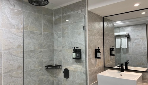 Single Room, 2 Twin Beds, Mobility Accessible, Non Smoking (Roll-in Shower)