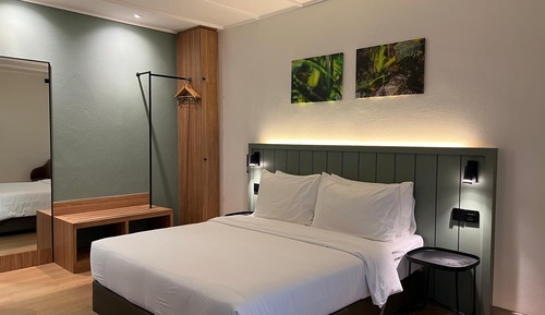 Room, 1 Queen Bed, Garden View