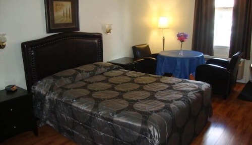 Standard Room, 1 Queen Bed, Jetted Tub (Hotel)