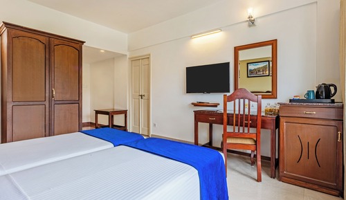 Classic Twin Room, City View