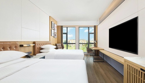 Room, 1 King Bed, Non Smoking, Garden View