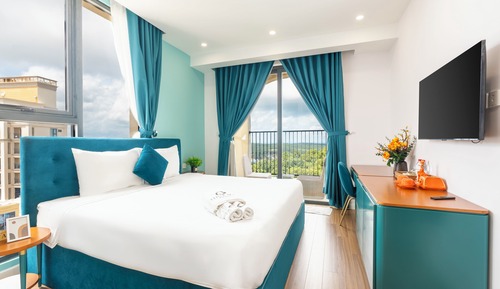Deluxe Apartment, 2 Bedrooms, Balcony, Mountain View