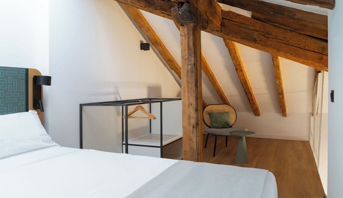 One-Bedroom Apartment with Sofa Bed