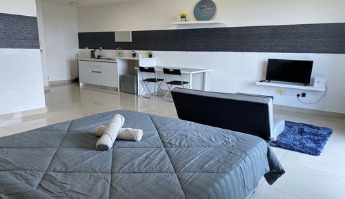 Superior Studio, 1 Queen Bed, Balcony, City View