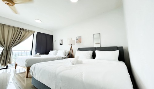 Deluxe Studio, 2 Queen Beds, Balcony, City View