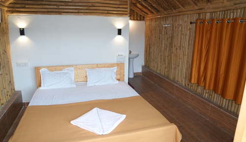 Deluxe Double Room, Balcony, Garden View