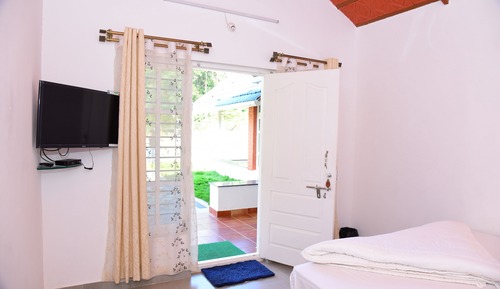 Deluxe Double Room, Garden View
