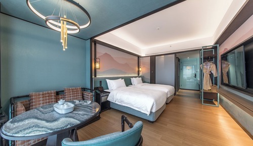 Signature Double Room, Multiple Beds, Non Smoking, City View