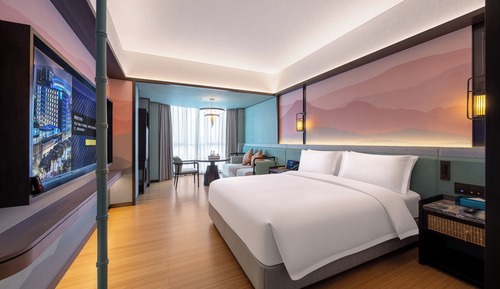 Signature Single Room, 1 Queen Bed, Non Smoking, City View