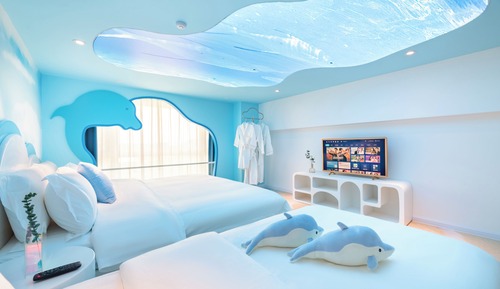 Moonlight Dolphin (Fun Bubbles Pool + Large Slide)