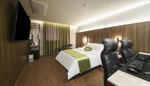 Premium 2 PC Room
