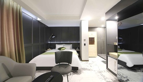 Suite Room