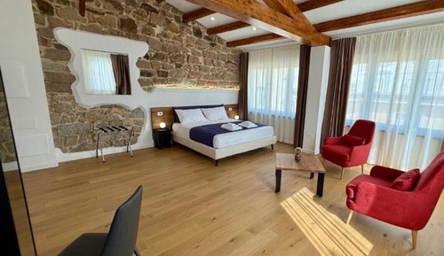 Luxury Suite, 1 King Bed, City View