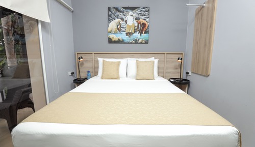 Deluxe Studio Suite