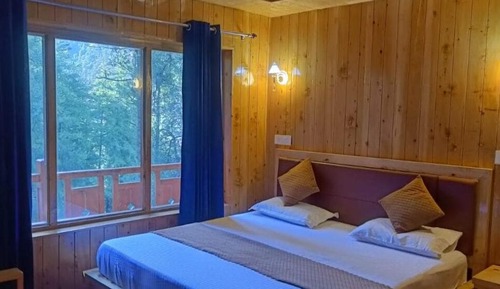 Traditional Triple Room, Balcony, Valley View