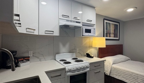 1 Queen Bed with Kitchen, Mountain View