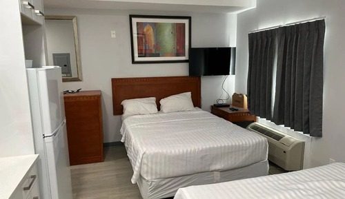 2 Queen Bed with Kitchen, Mountain View Air Conditioner