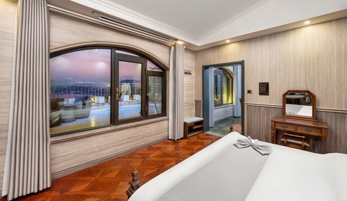 Signature Suite, Sea View
