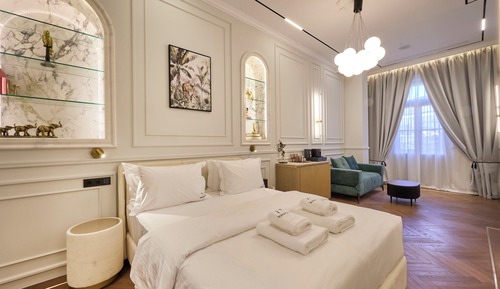 Comfort Suite, Balcony, City View