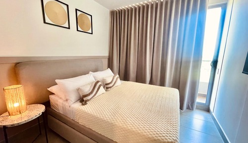Studio Suite (707E)
