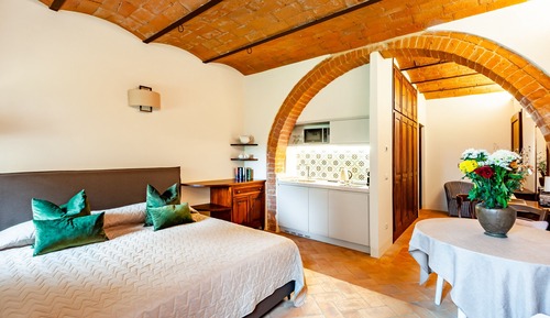 Basic Apartment, Hill View
