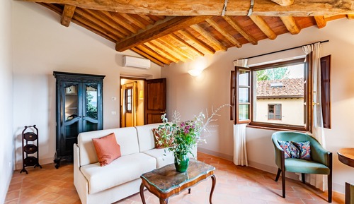 Luxury Apartment, Hill View