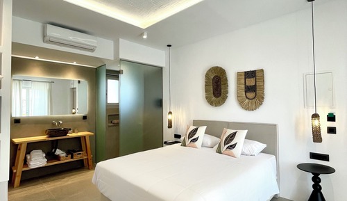 Deluxe Suite, Pool View