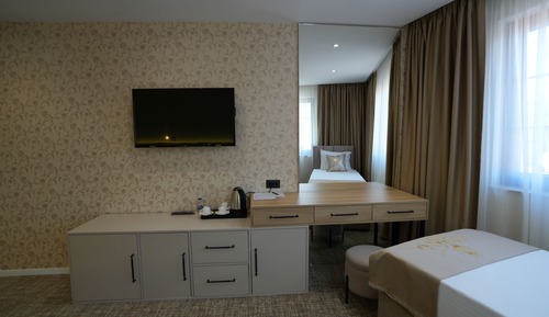 Family Triple Room, City View