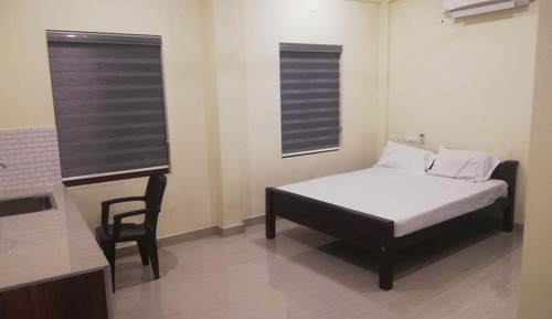 Economy Room, Pool View