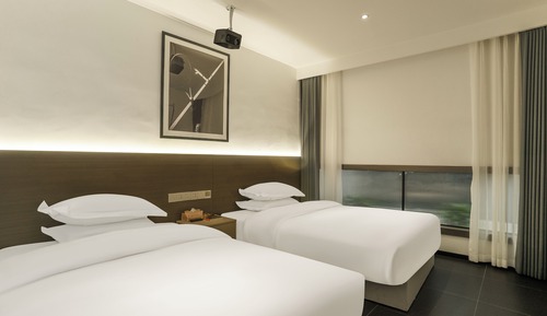 Basic Twin Room, City View