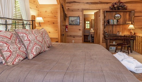 Deluxe Cabin, Garden View