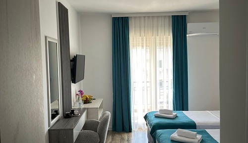 Deluxe Triple Room, Balcony, City View