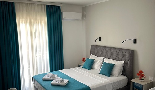 Superior Triple Room, Balcony, City View