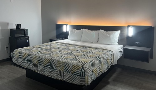 Deluxe Room, 1 King Bed, Non Smoking, Refrigerator & Microwave