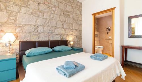 Comfort Room, River View