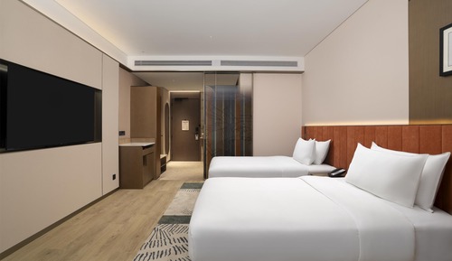 Deluxe Room, 2 Twin Beds, Lake View