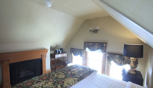 Standard Room, 1 Queen Bed