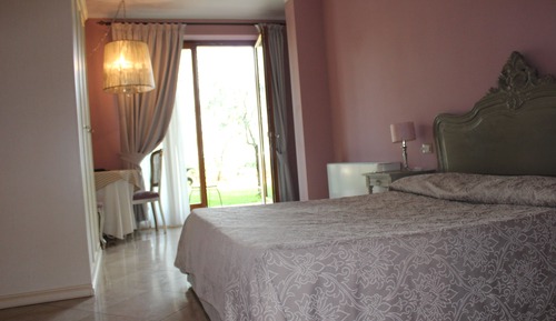 Elite Studio Suite, Garden View