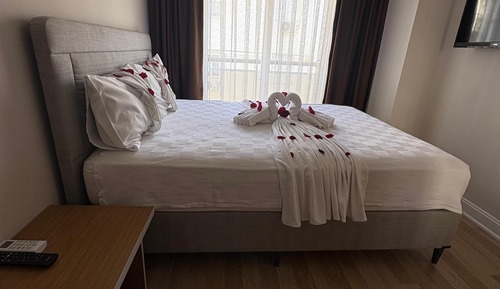 Apartment, 1 Queen Bed, Non Smoking, Garden View