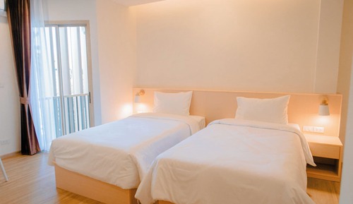 Standard Twin Room, City View