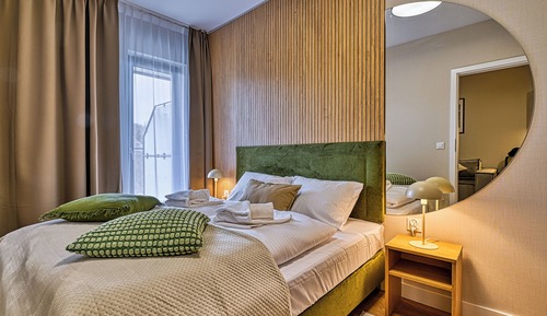 Apartment (226)