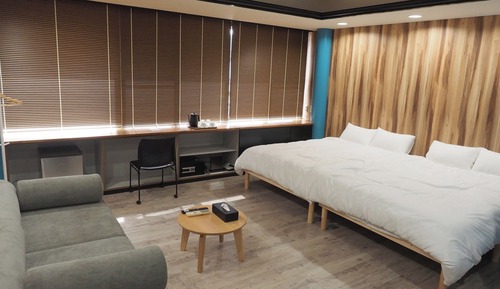 Comfort Room, City View