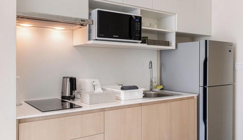 Deluxe Condo, Partial Sea View