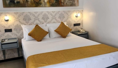 Deluxe Double Room, 1 Queen Bed, Courtyard View