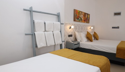 Deluxe Triple Room, Courtyard View