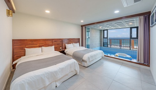 Basic Room, 1 Bedroom (A 102 (Ocean View,No pool uses)))