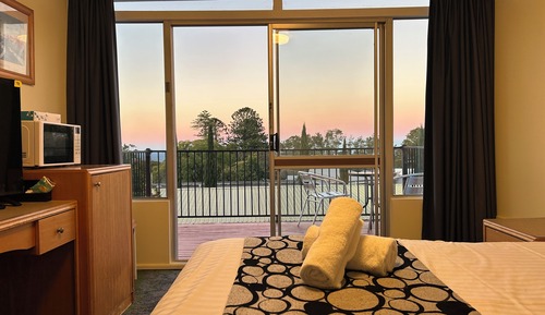 Comfort Room, Patio, Mountain View